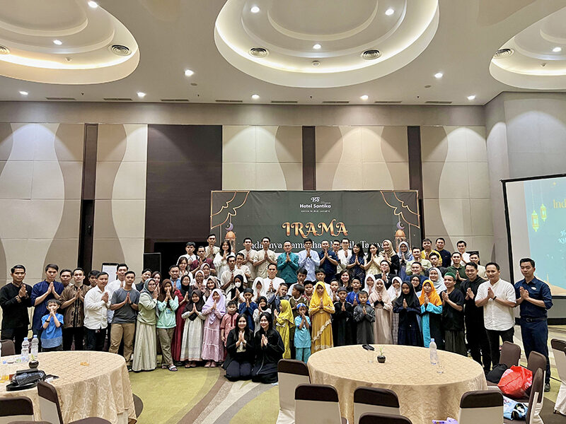 Hotel Santika Premiere Hayam Wuruk Berbagi Kebahagiaan dengan Anak Yatim Piatu di Bulan Ramadhan