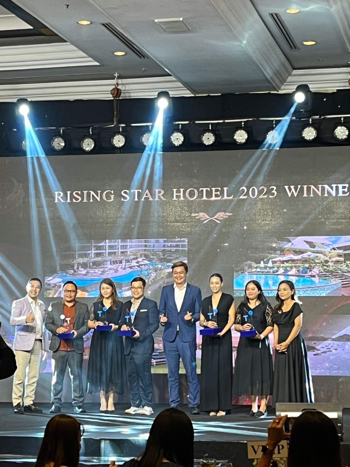 Meruorah Komodo Labuan Bajo Raih  Penghargaan dari Trip.com
