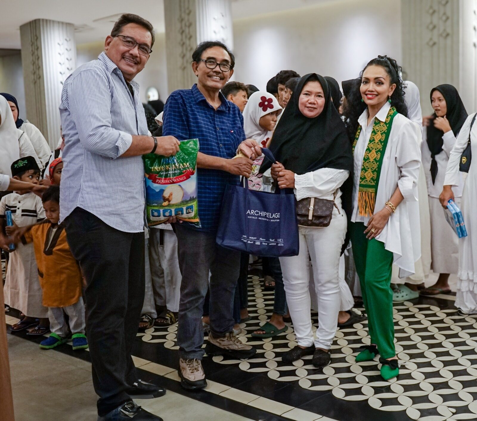 Archipelago International Mengadakan Buka Puasa Bersama Warga Kampung Gasong: Wujud Kepedulian terhadap Masyarakat Sekitar