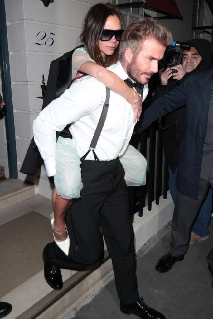 Victoria dan Beckham meninggalkan acara ulang tahun - Sumber poto Google