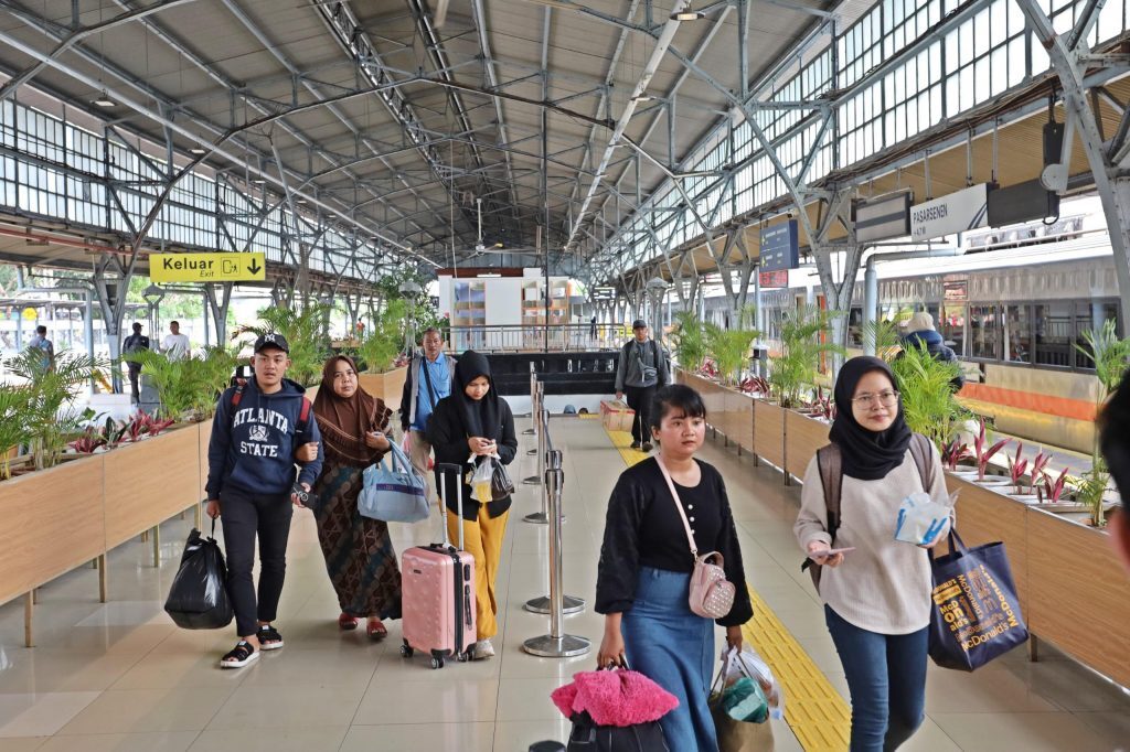 Peningkatan Pelayanan Transportasi Kereta Api: Pembangunan Eskalator di Stasiun Pasar senen