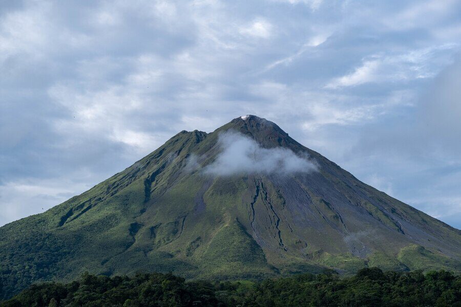 Gunung Ibu Naik Status Siaga Level III, Masyarakat Diimbau Waspada