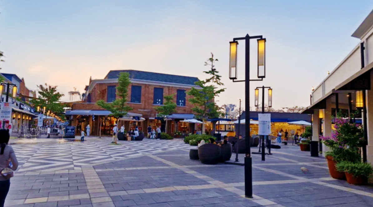 Perjalanan Singkat dari BATIQA Hotel & Apartments Karawang ke Summarecon Villaggio Outlets: Hari Sempurna untuk Belanja dan Relaksasi