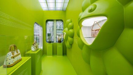 Louis Vuitton x Murakami: Pop-Up di NYC, Nostalgia Tas Ikonik 2000-an