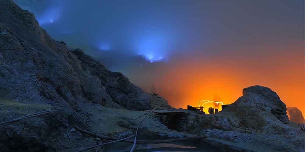 Mengungkap Keajaiban Blue Fire di Kawah Ijen: Fenomena Alam yang Memukau
