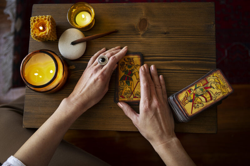 Menyingkap Fenomena Tarot: Tren Spiritual Gen Z dan Manfaatnya dalam Kehidupan Modern