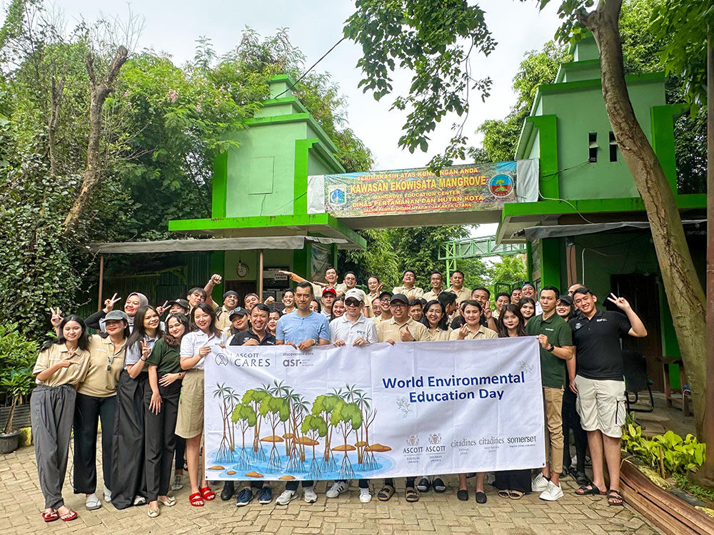 Ascott Tanam 100 Bibit Bakau di PIK untuk Lingkungan yang Lebih Hijau