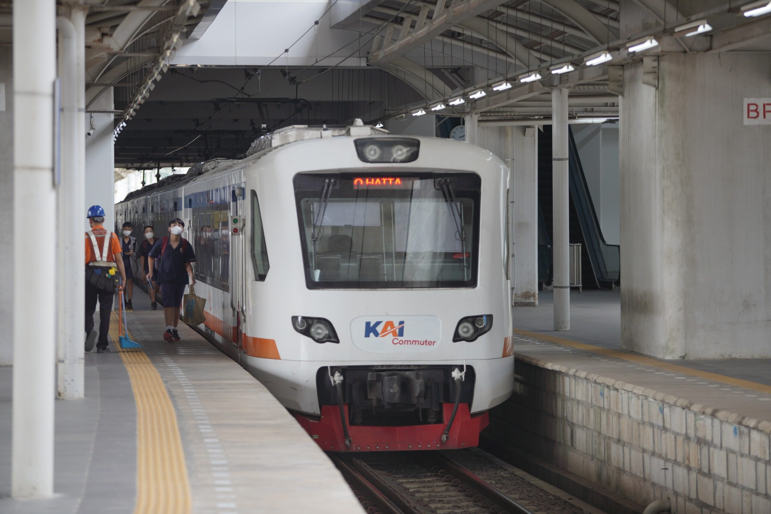 Terdapat Genangan Air di Sekitar Stasiun Bandara Soetta, Perjalanan Commuter Line Basoetta Mengalami Kendala.