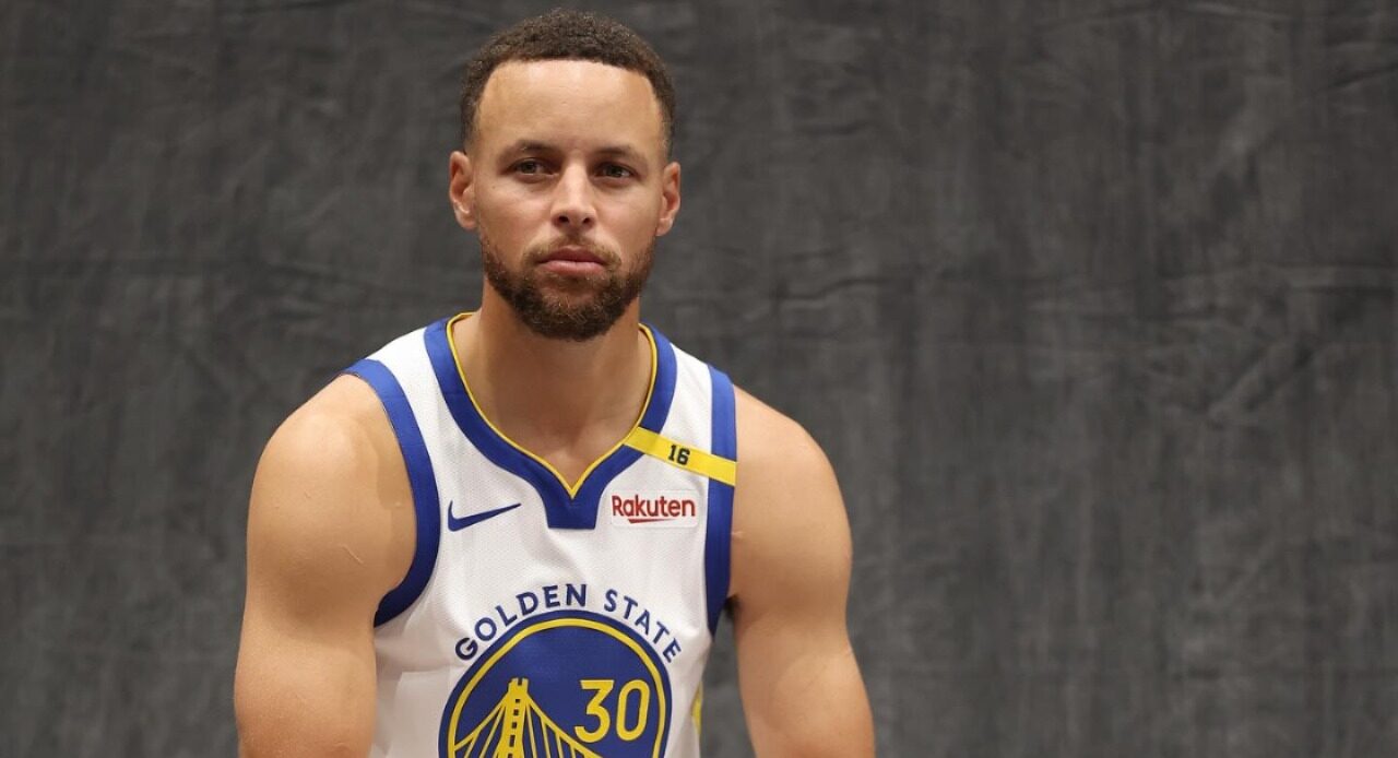 Stephen Curry Cetak Rekor Sempurna: Malam Tak Terlupakan di NBA