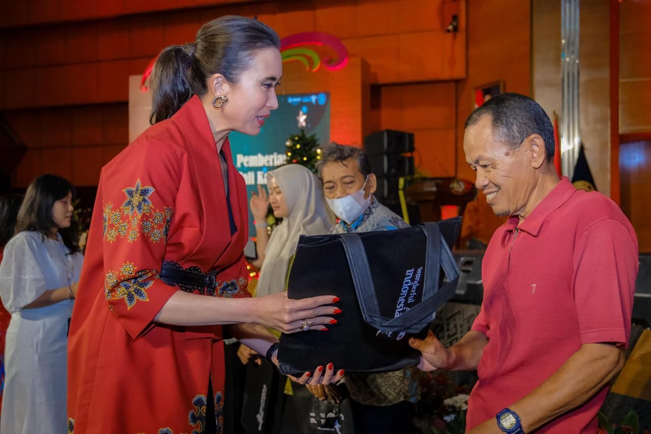 Hadiri Perayaan Natal, Menpar Ajak Jajaran ASN Manfaatkan Pariwisata untuk Pererat Kerukunan