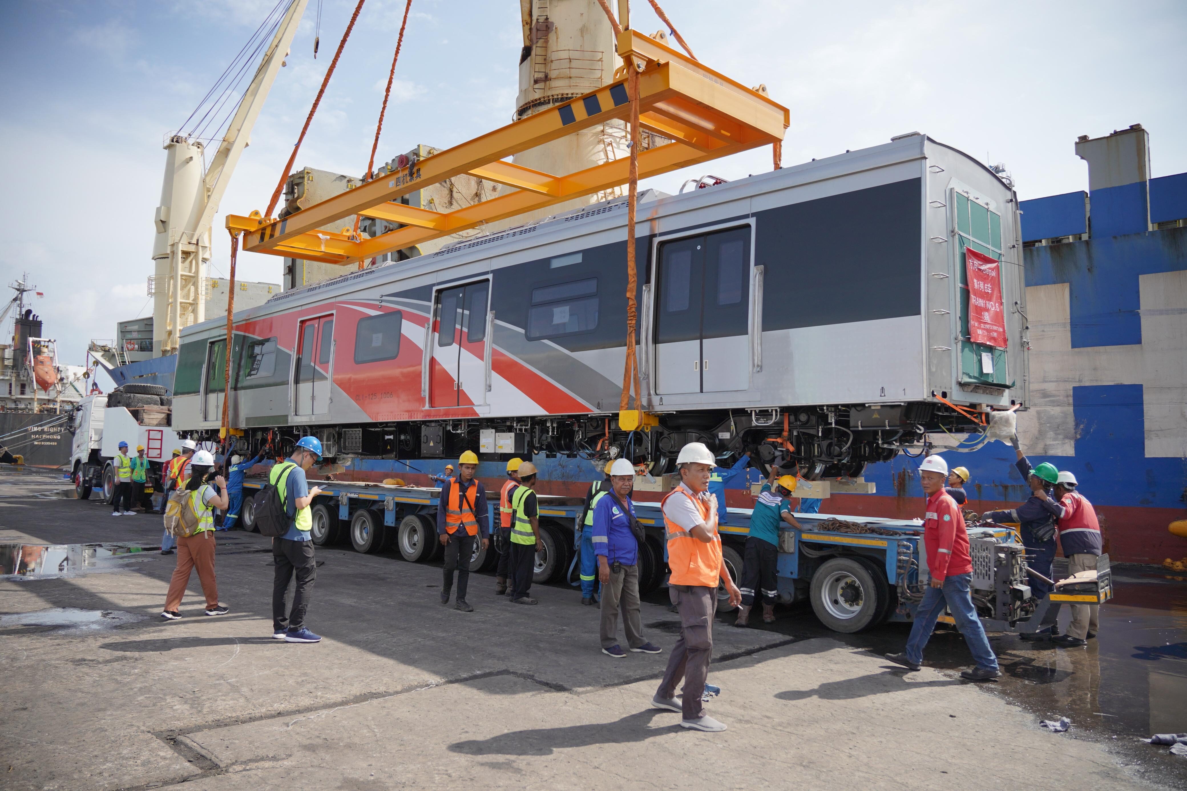 Kedatangan 12 Rangkaian Kereta Baru: Commuter Line Jabodetabek Siap Tambah Kapasitas!