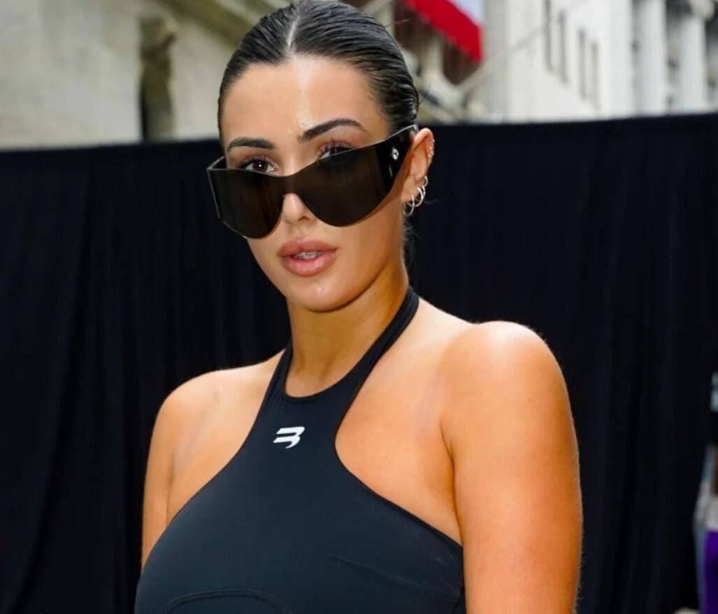 Bianca Censori dan Pilihan Fashion Mengejutkan di Grammy: Desakan Kanye West?"
