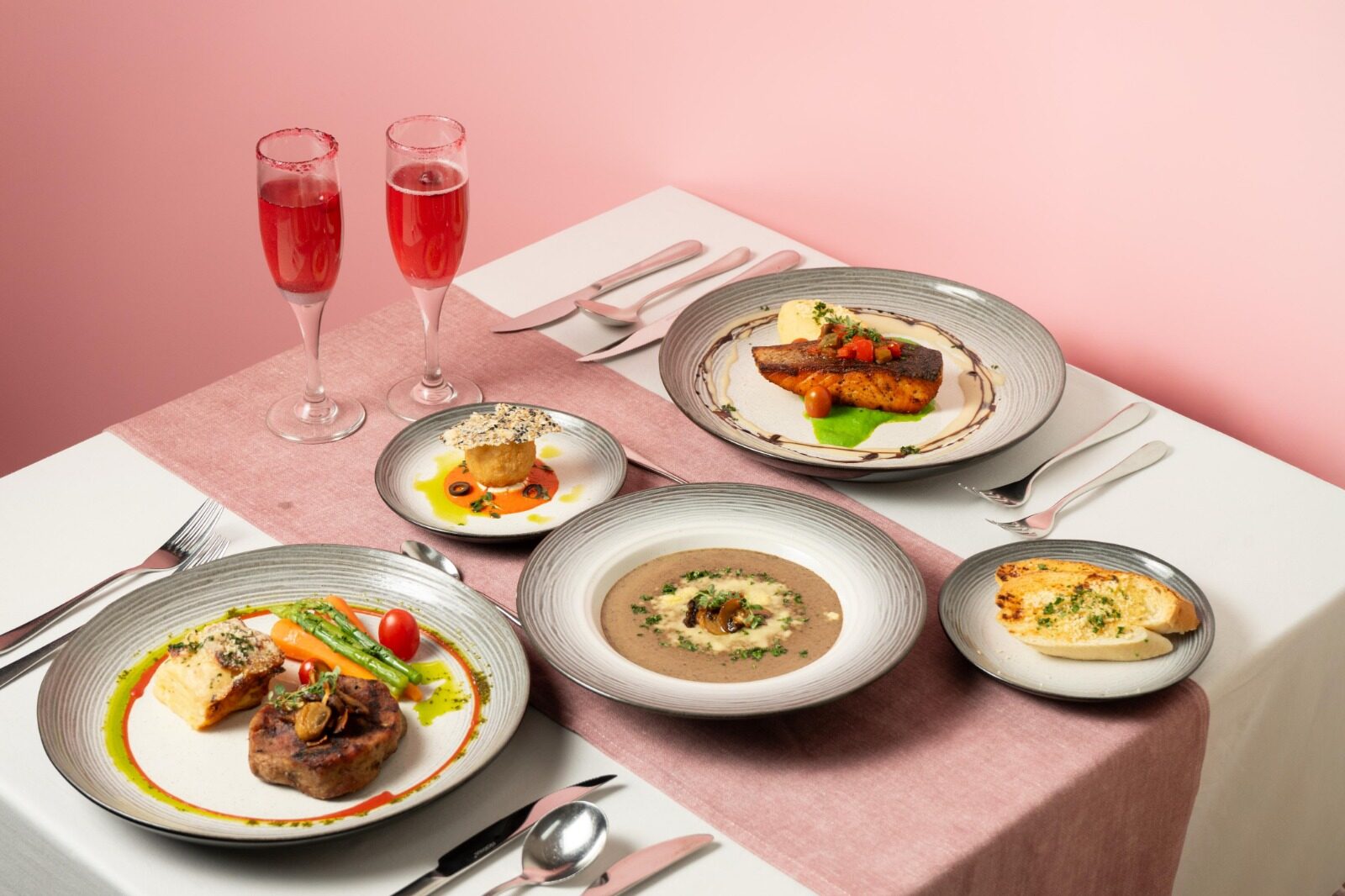 Swiss-Belresort Dago Heritage Hadirkan Dinner Romantis Pink SoirÃƒÂ©e untuk Valentine yang Tak Terlupakan
