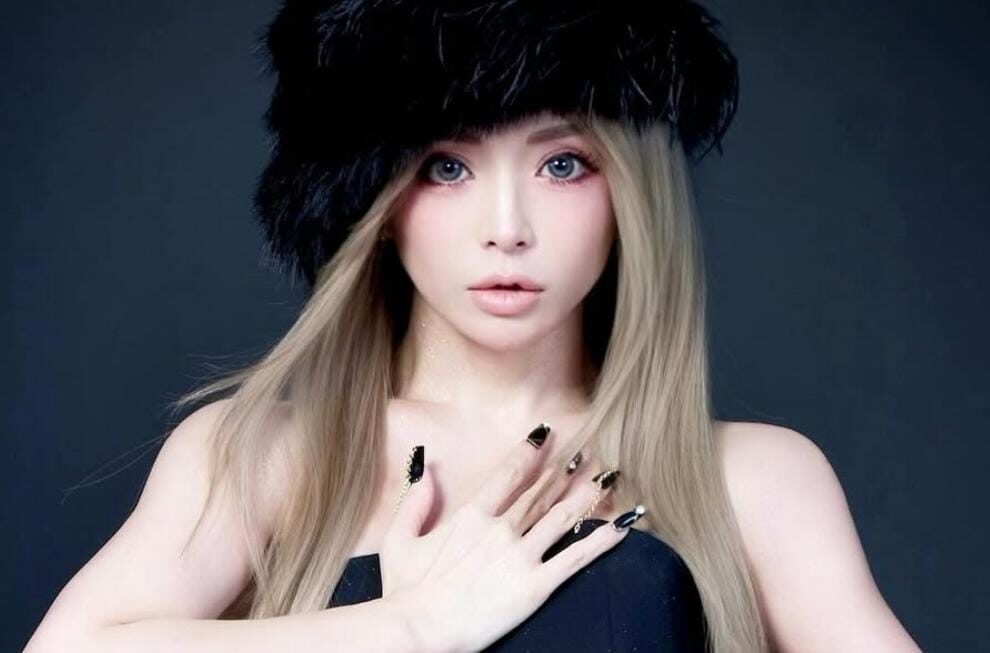 Ayumi Hamasaki Curhat Soal Cedera: "Kaki Kanan Aku Penuh Baut Warna Warni, Sakit Banget!"