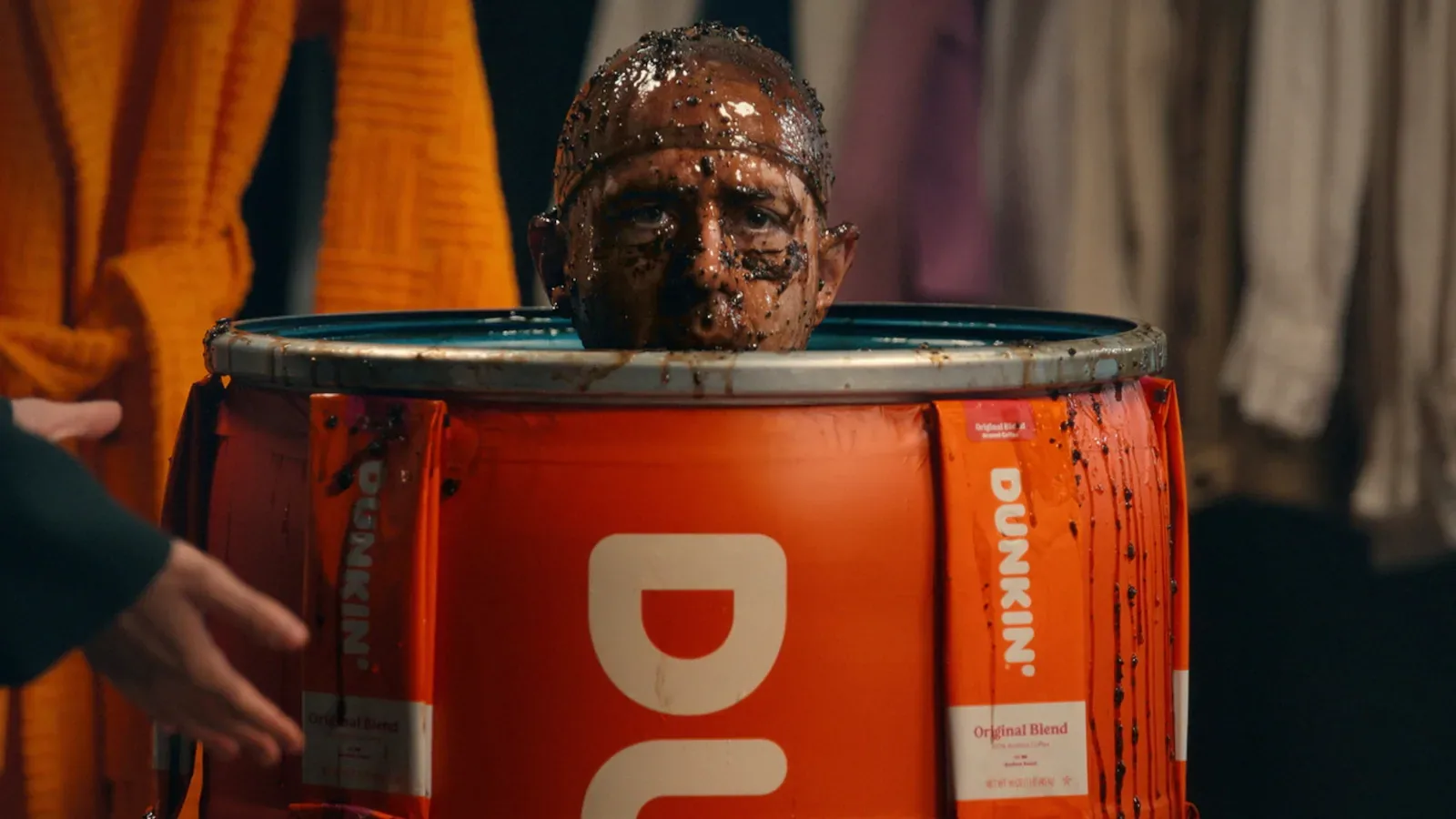 Ben Affleck, Casey Affleck, & Jeremy Strong: Trio Kocak di Iklan 'Super Bowl Dunkin'