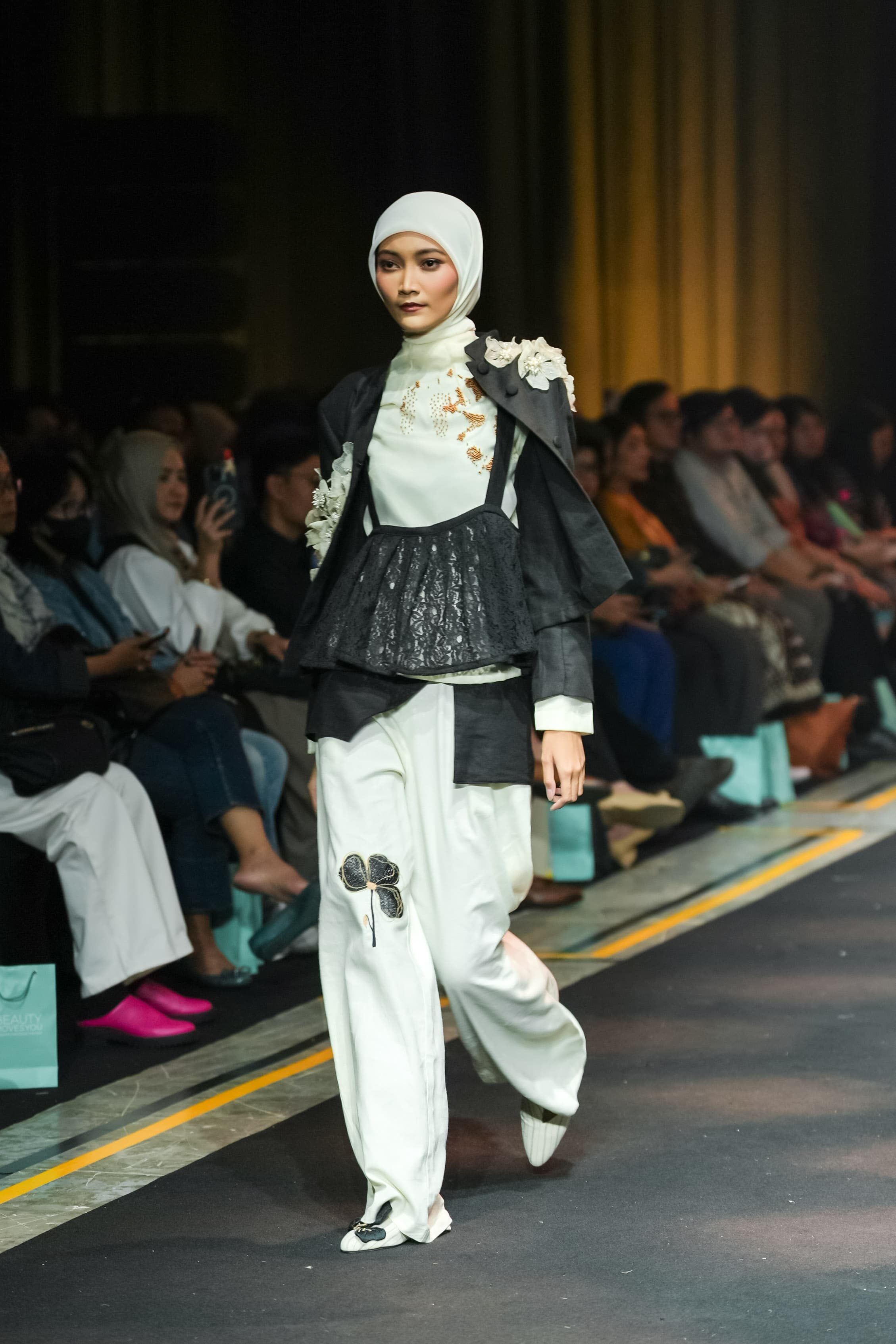 MUFFEST+ Road to IN2MOTIONFEST 2025 Satu Dekade Mendukung Pertumbuhan Industri Fashion Muslim Indonesia