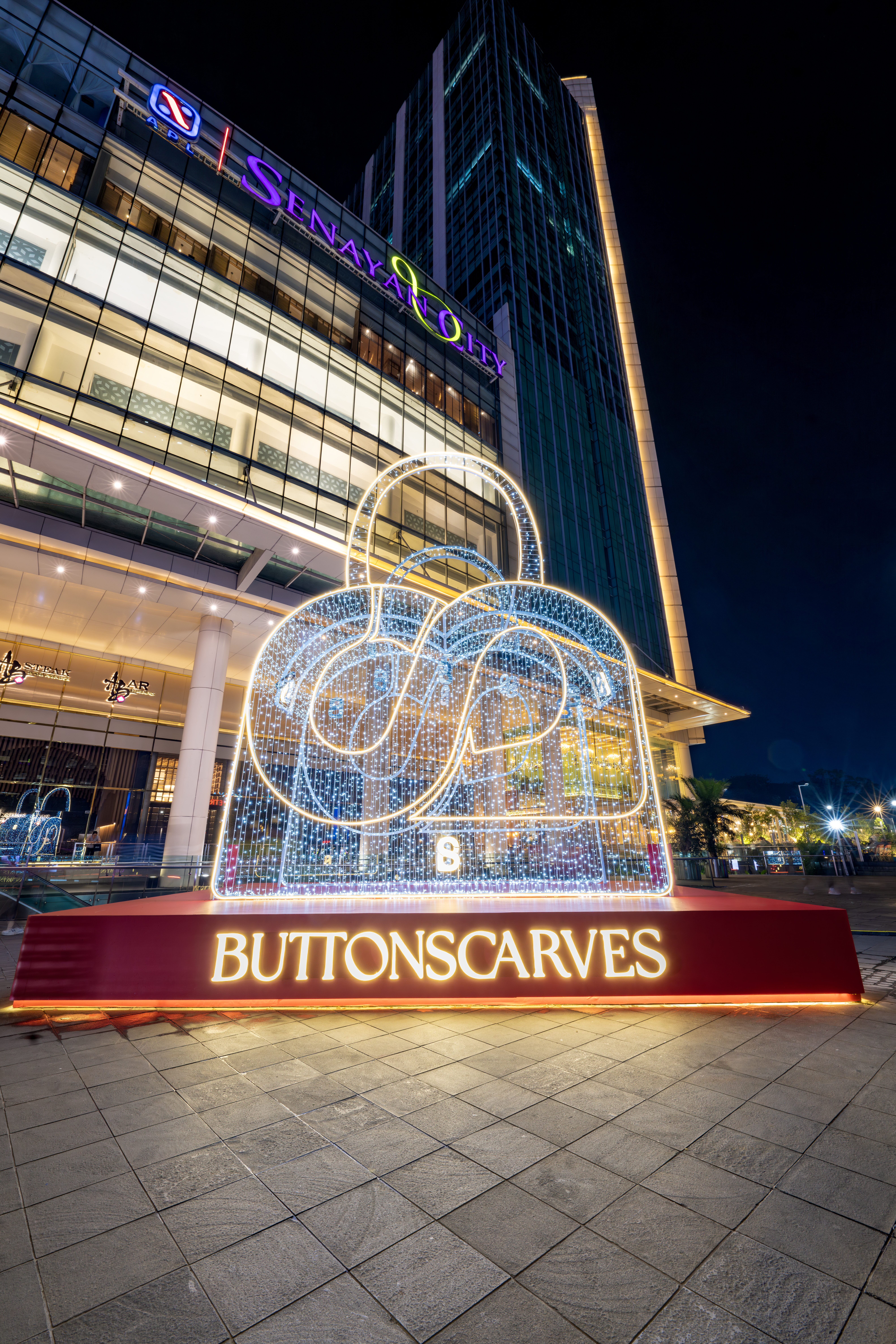 Ingin Melihat Instalasi Joy Bag Buttonscarves Setinggi 6,6 Meter? Yuk, ke Sini!