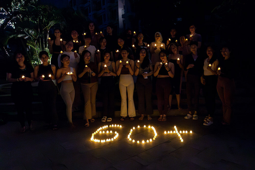 Rayakan Earth Hour 2025 dengan Candlelight Yoga di Harris Puri Mansion!
