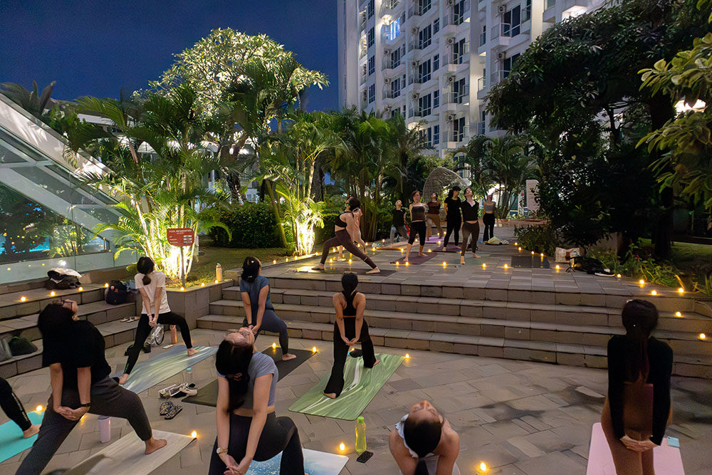 Candlelight Yoga di Harris Puri Mansion - sumber foto Istimewa