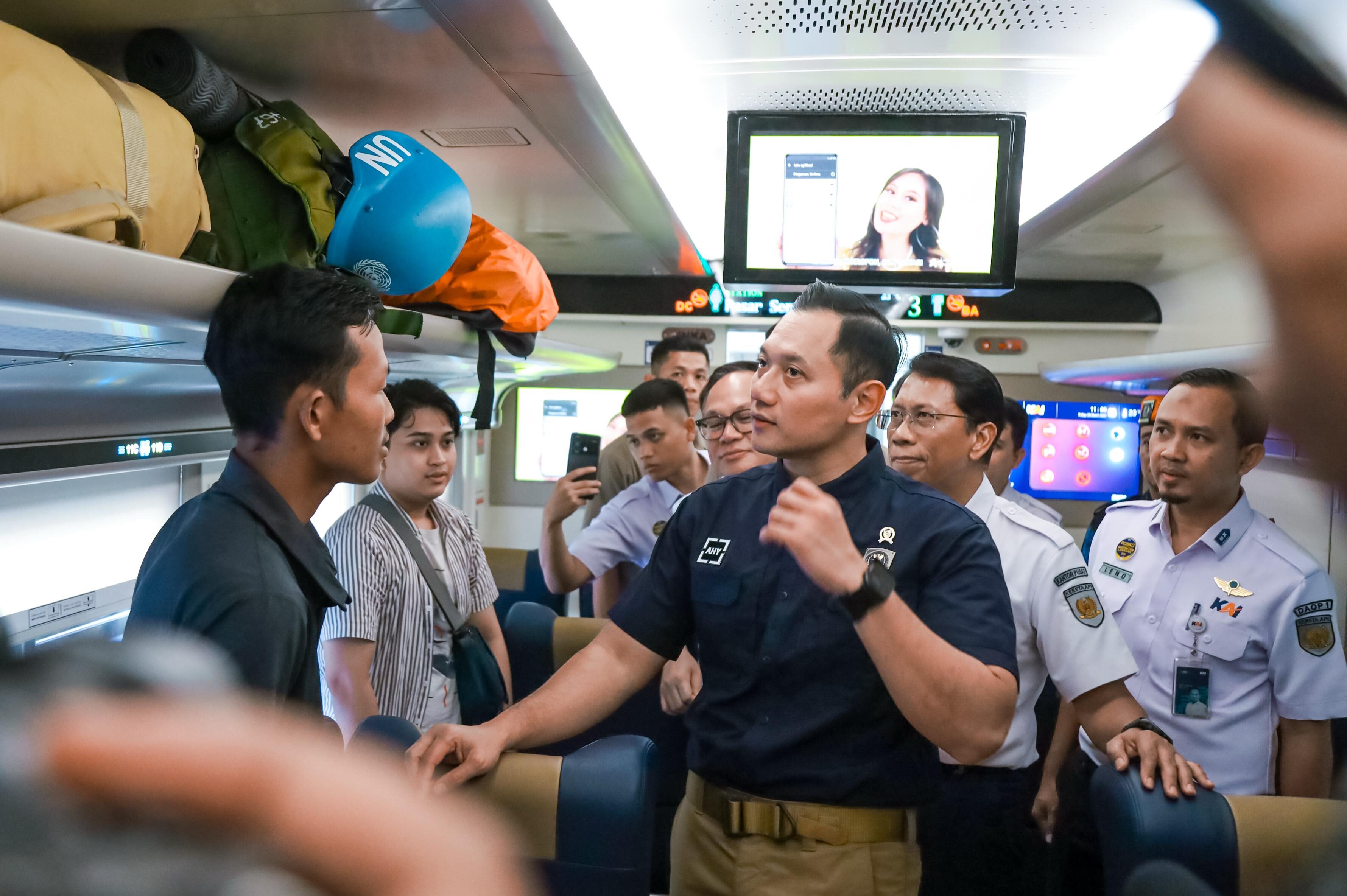 Menko AHY dan Wamen BUMN Tinjau Stasiun Pasarsenen, Daop 1 Jakarta Catat 722 Ribu Lebih Telah Terjual