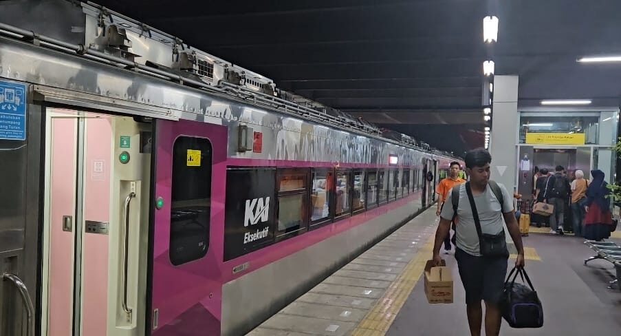 Volume Penumpang di Stasiun Bekasi Naik Secara Signifikan Selama Masa Angkutan Lebaran 1446H