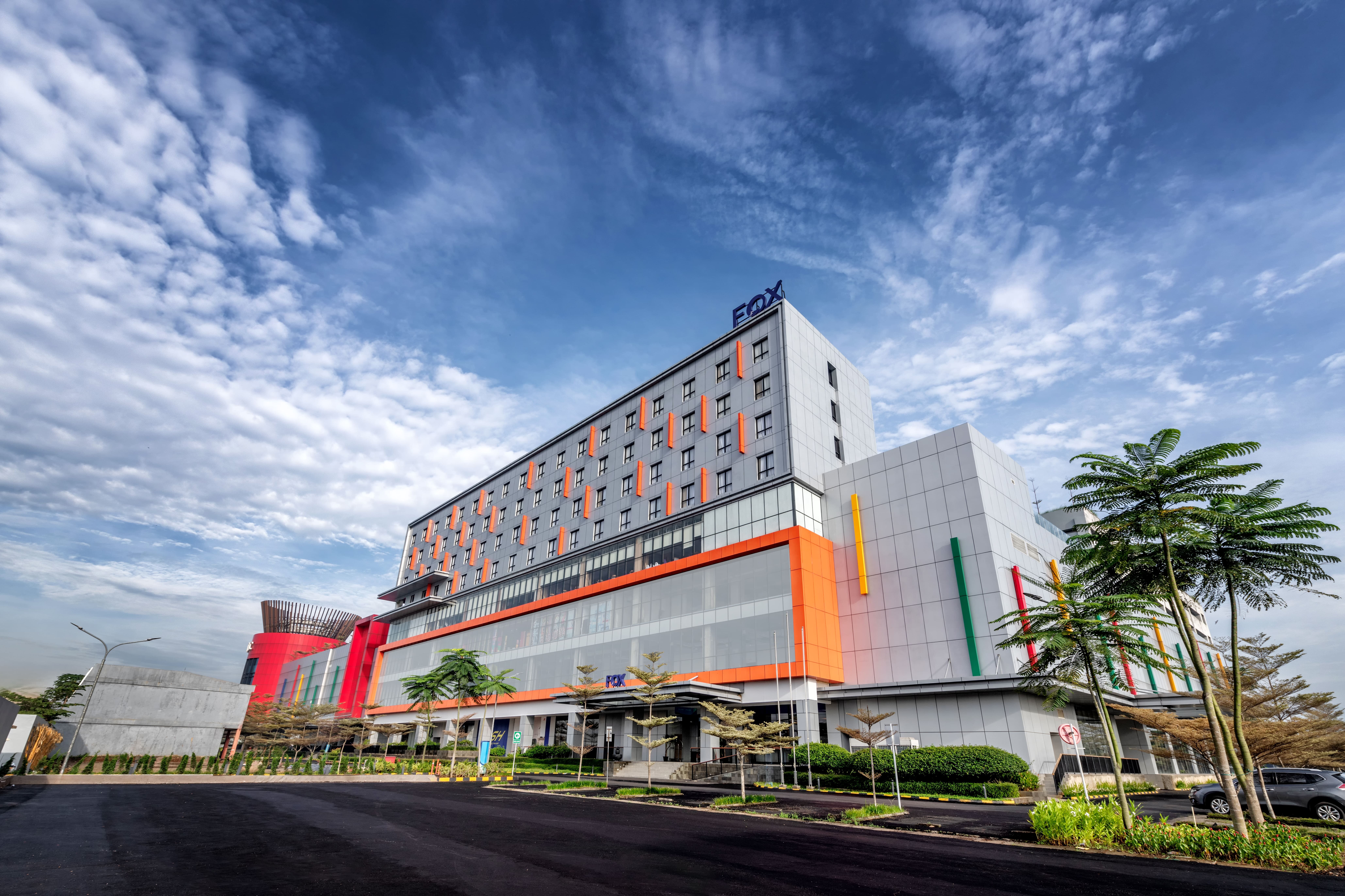Dekat dengan Mall dan Pemandangannya Pegunungan, Fox Lite Hotel Hadir di Majalaya   