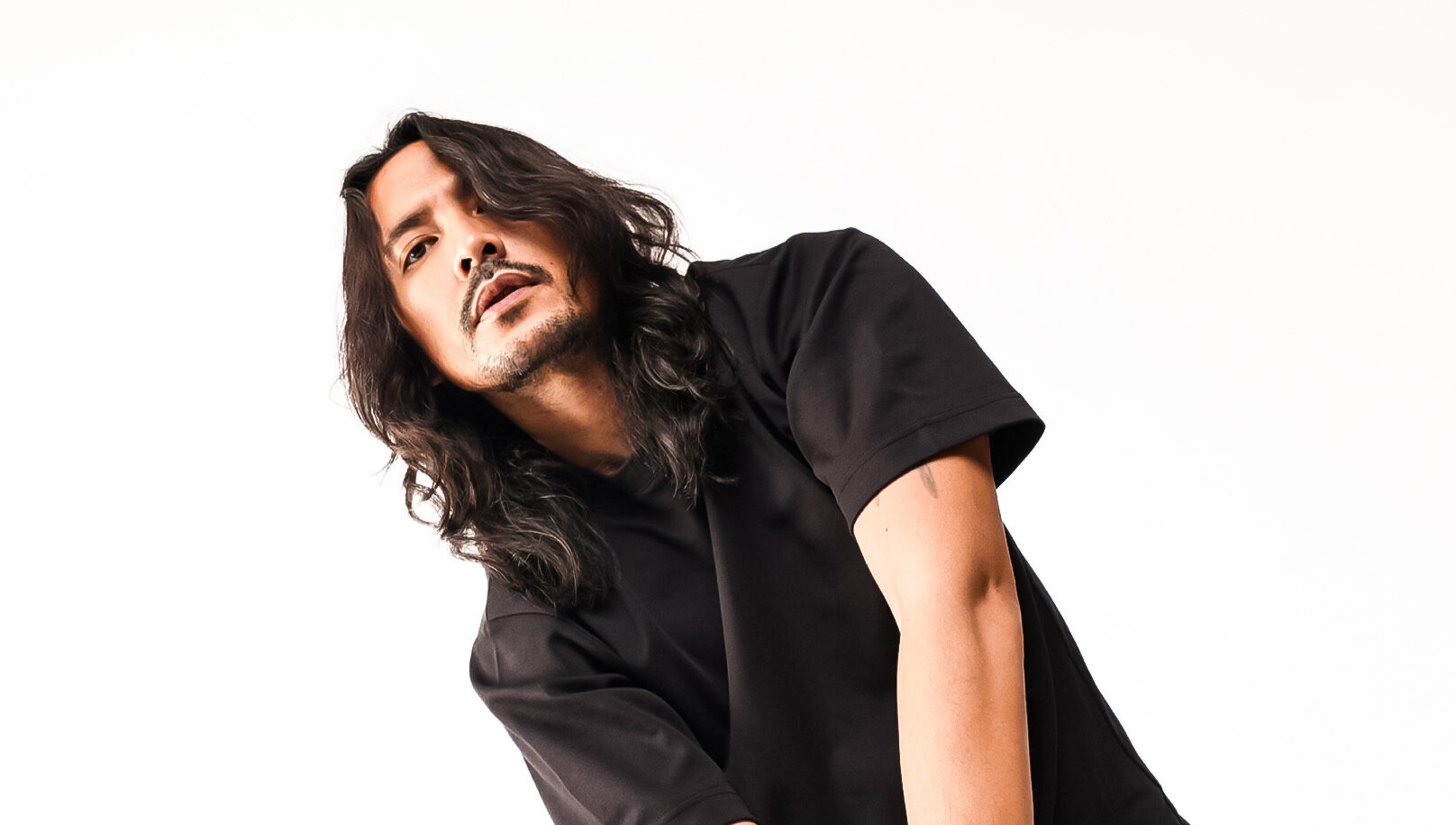 Ini Dia "Ombak Melankolia" dari Marcello Tahitoe, Album yang Bikin Kita Tenggelam dalam Rasa