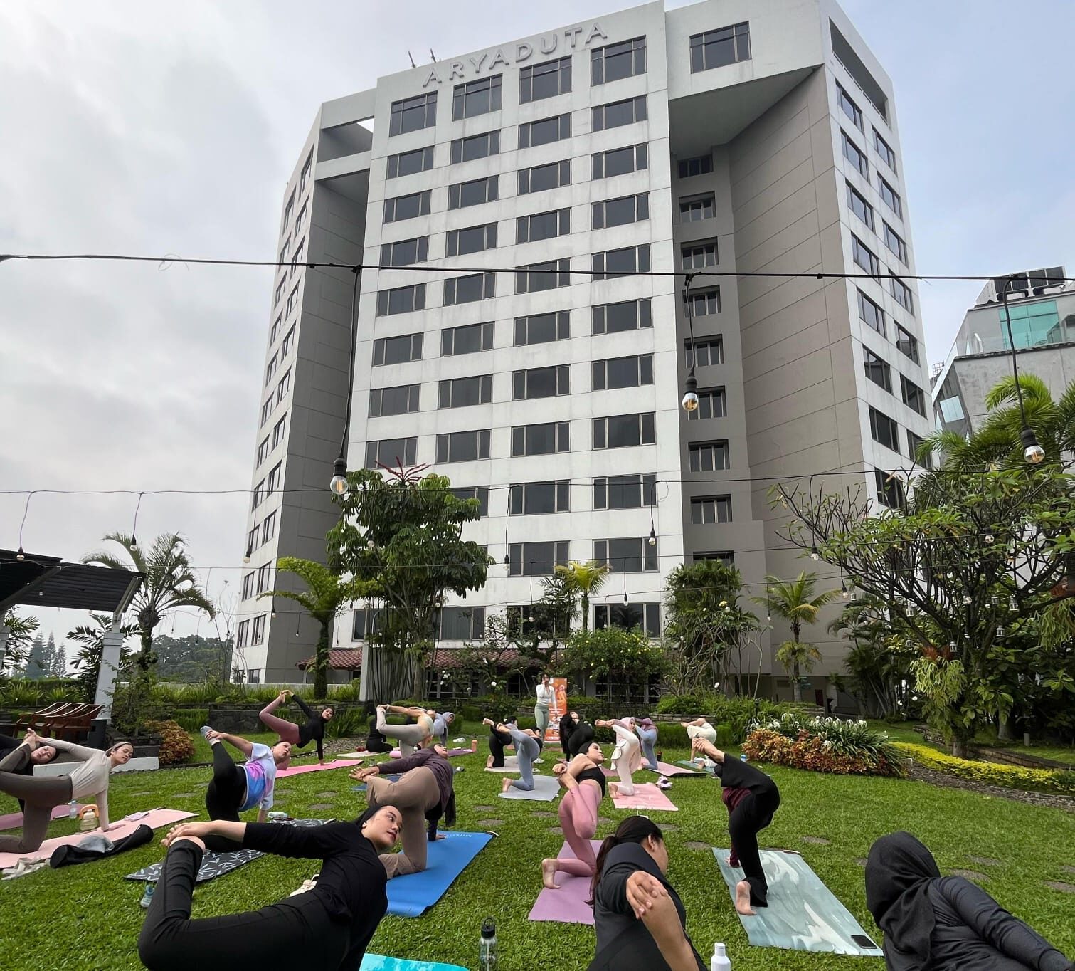 Aryaduta Bandung Tutup Program "Tjakap Djiwa" dengan Yoga dan Fun Bike Seru!