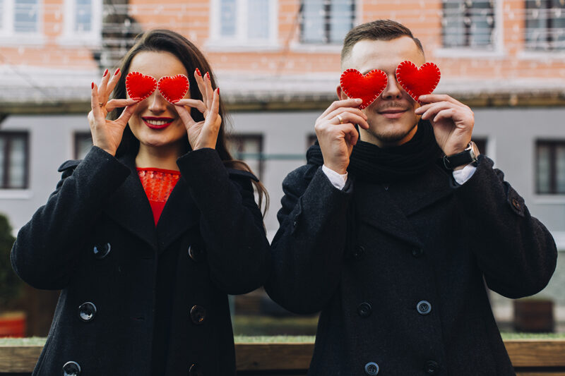 Cinta vs Kecintaan: Bedanya Tipis, Tapi Rasanya Beda Banget!