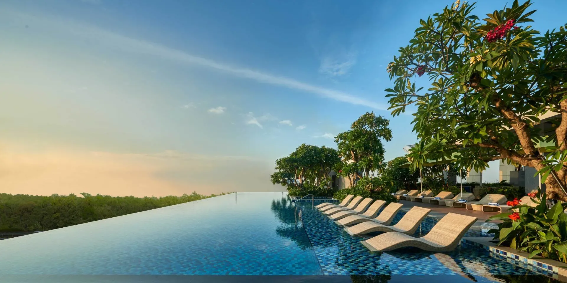 Rayakan Paskah Penuh Warna Bersama "Light & Bloom" di Nuanza Hotel & Convention