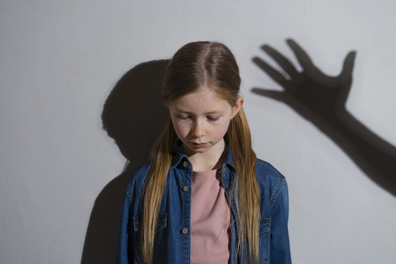 Semakin Ketat, Semakin Nekat? Ini Alasan Anak Jadi Pembohong karena Strict Parenting