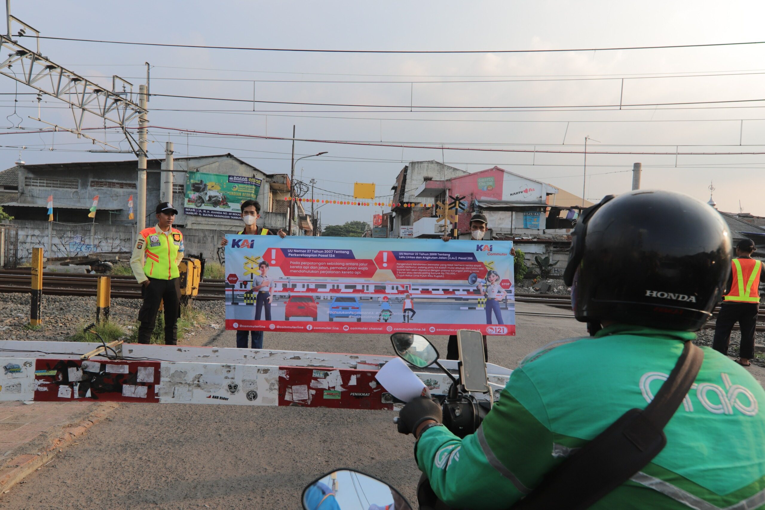 KAI Commuter Ingatkan Tentang Disiplin di Perlintasan Sebidang: Demi Keselamatan Semua Pihak