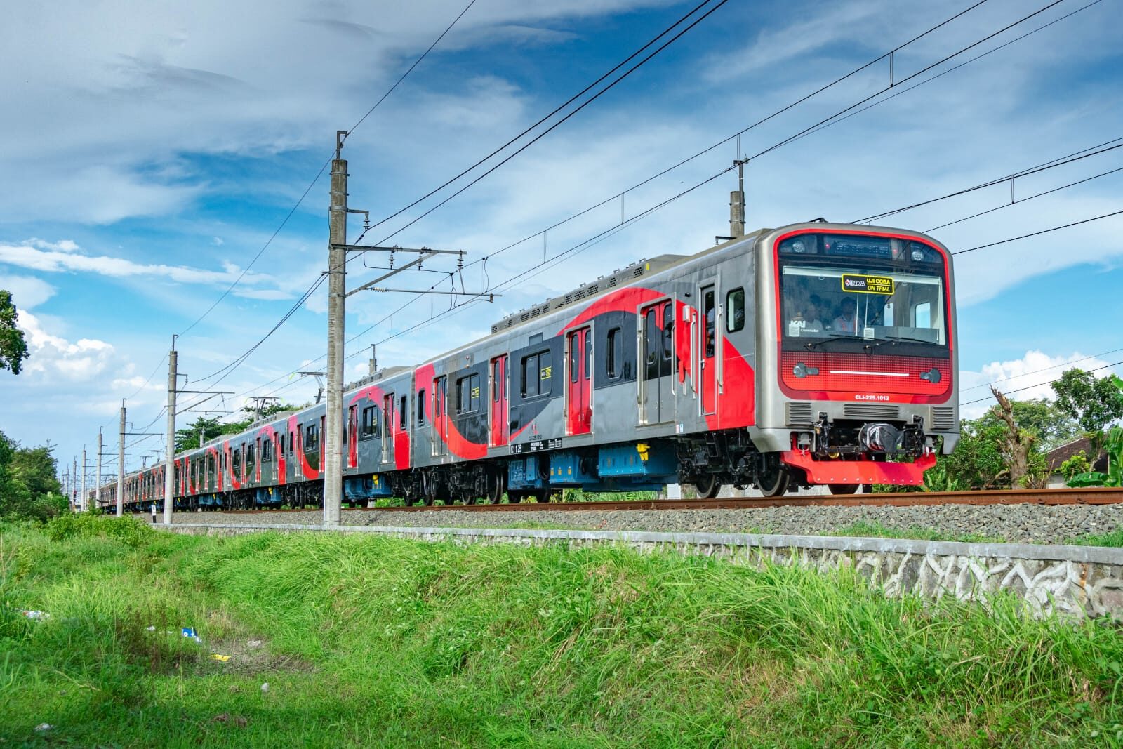 KAI Commuter Konsisten Tunjukkan Tren Positif Layani 32 Juta Lebih Pengguna Pada April 2025