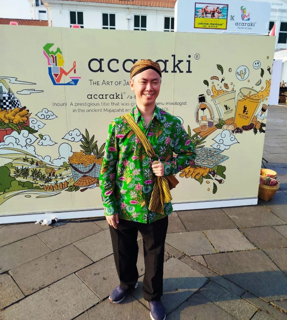 CEO PT Sinde Budi Sentosa sekaligus Ketua Umum GP Jamu, Jony Yuwono, saat konferensi pers Acaraki Jamu Festival di Kawasan bersejarah Kota Tua Jakarta, Minggu (27/4/2025). (Foto: Urbanvibes.id)