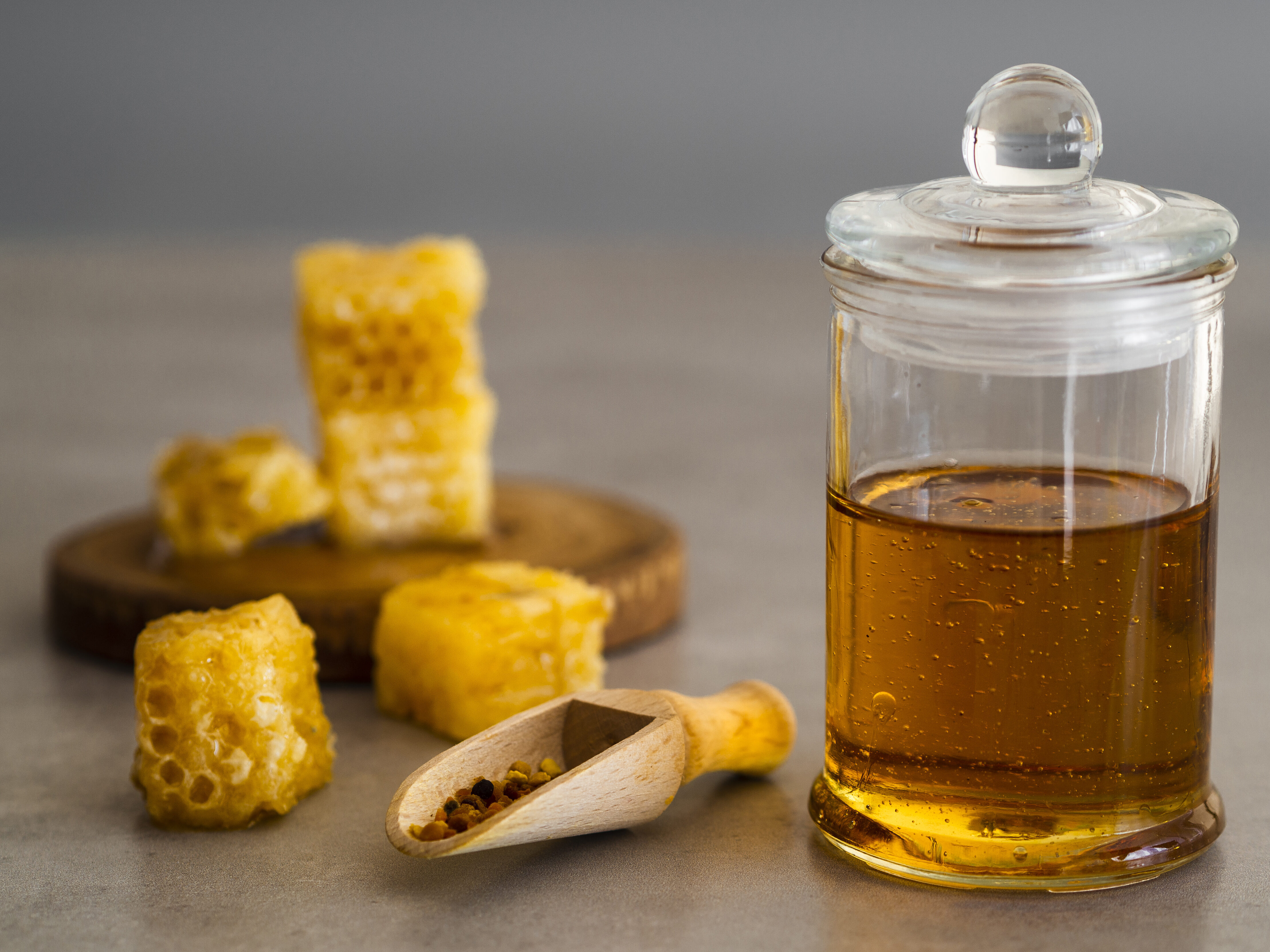 Segelas Madu Pagi Hari: Manisnya Bukan Cuma di Lidah, Tapi Juga di Badan!