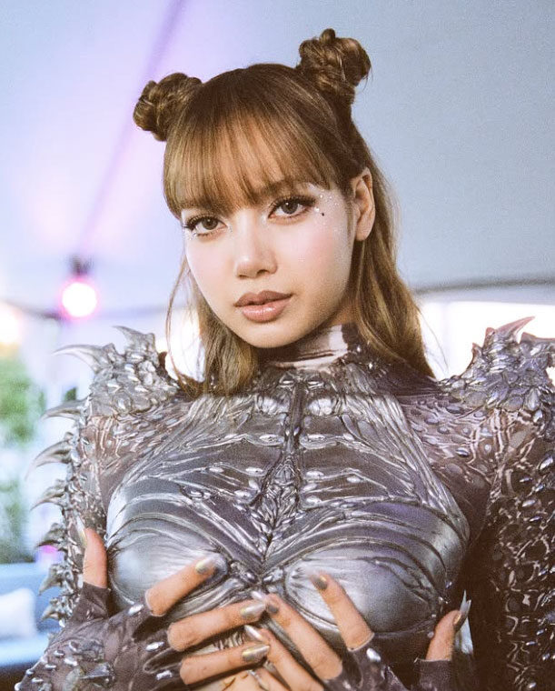 Lisa BLACKPINK Coachella 2025, penampilan Lisa di Sahara Stage - sumber foto Instagram @lalalalisa_m