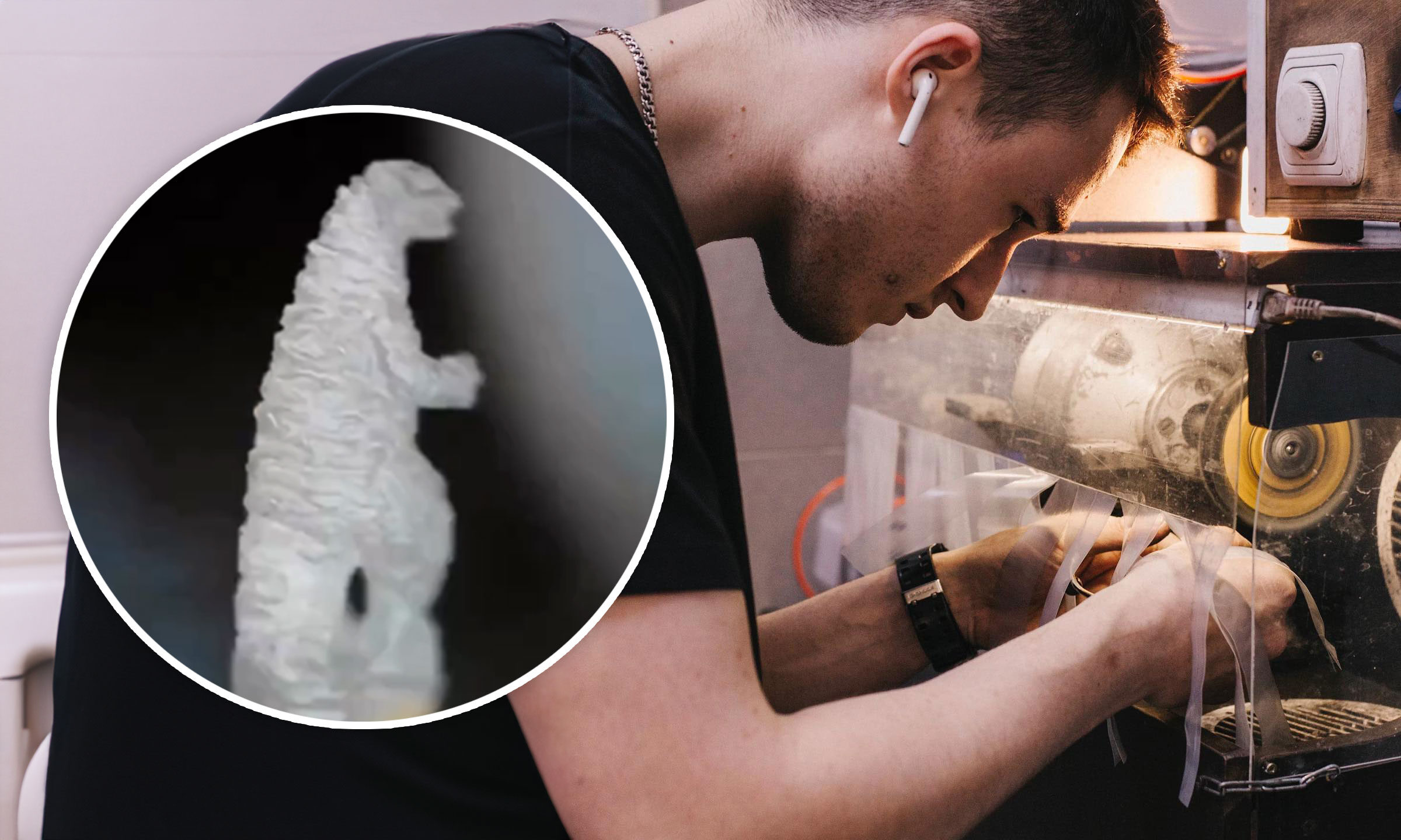 Godzilla Ukuran Seujung Kuku? Seniman Rusia Ini Bikin Patung Mini dari Sebutir Beras!