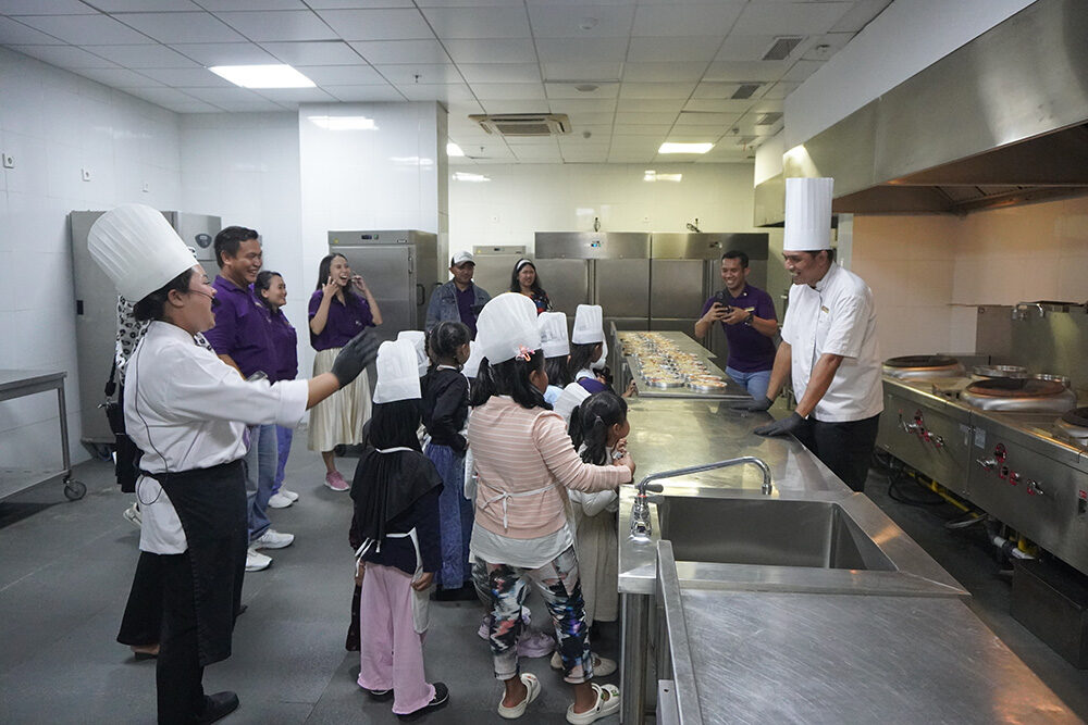 Keceriaan Koki Cilik: Anak-Anak Cikande Antusias Bikin Pizza di Swiss-Belinn Modern