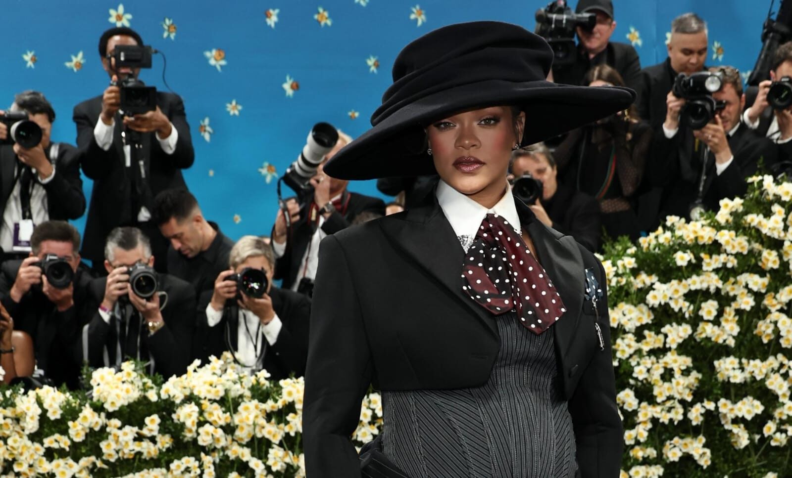 Rihanna dan Perut Hamilnya Jadi Penutup Manis di Met Gala 2025