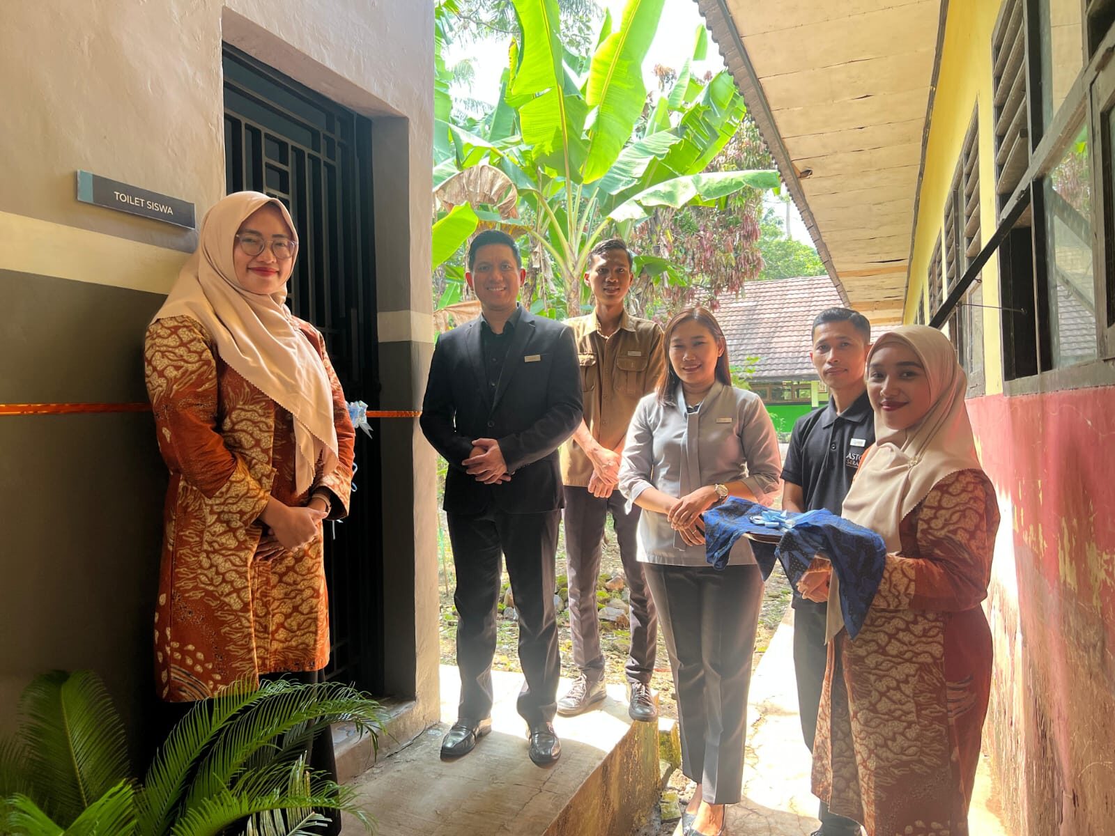 Aston Serang Renovasi Toilet Sekolah di Serang, Komitmen Nyata untuk Pendidikan dan Lingkungan Sehat