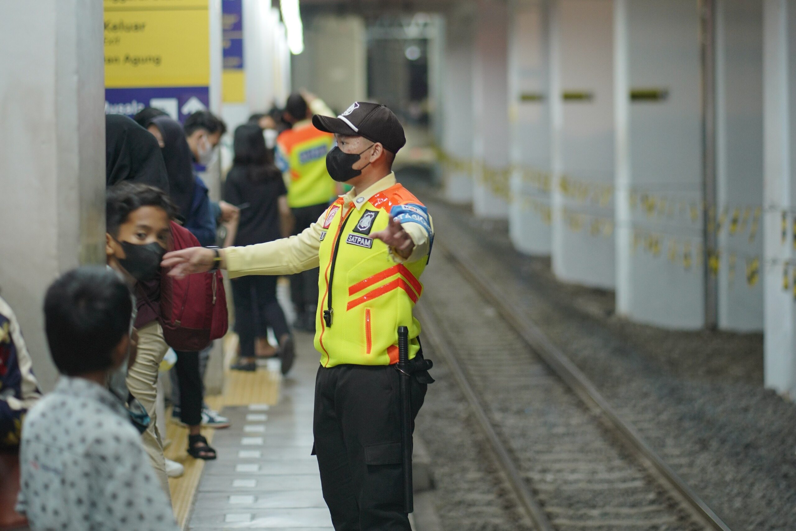 KAI Commuter Siagakan 124 Petugas di Tengah Aksi Ojek Online, Layanan KRL Tetap Normal