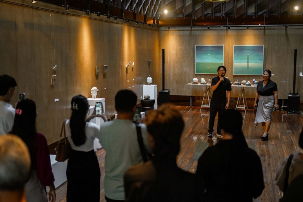 pameran keramik karya Kelvin Wiratama di ARTOTEL Sanur Bali - sumber istimewa