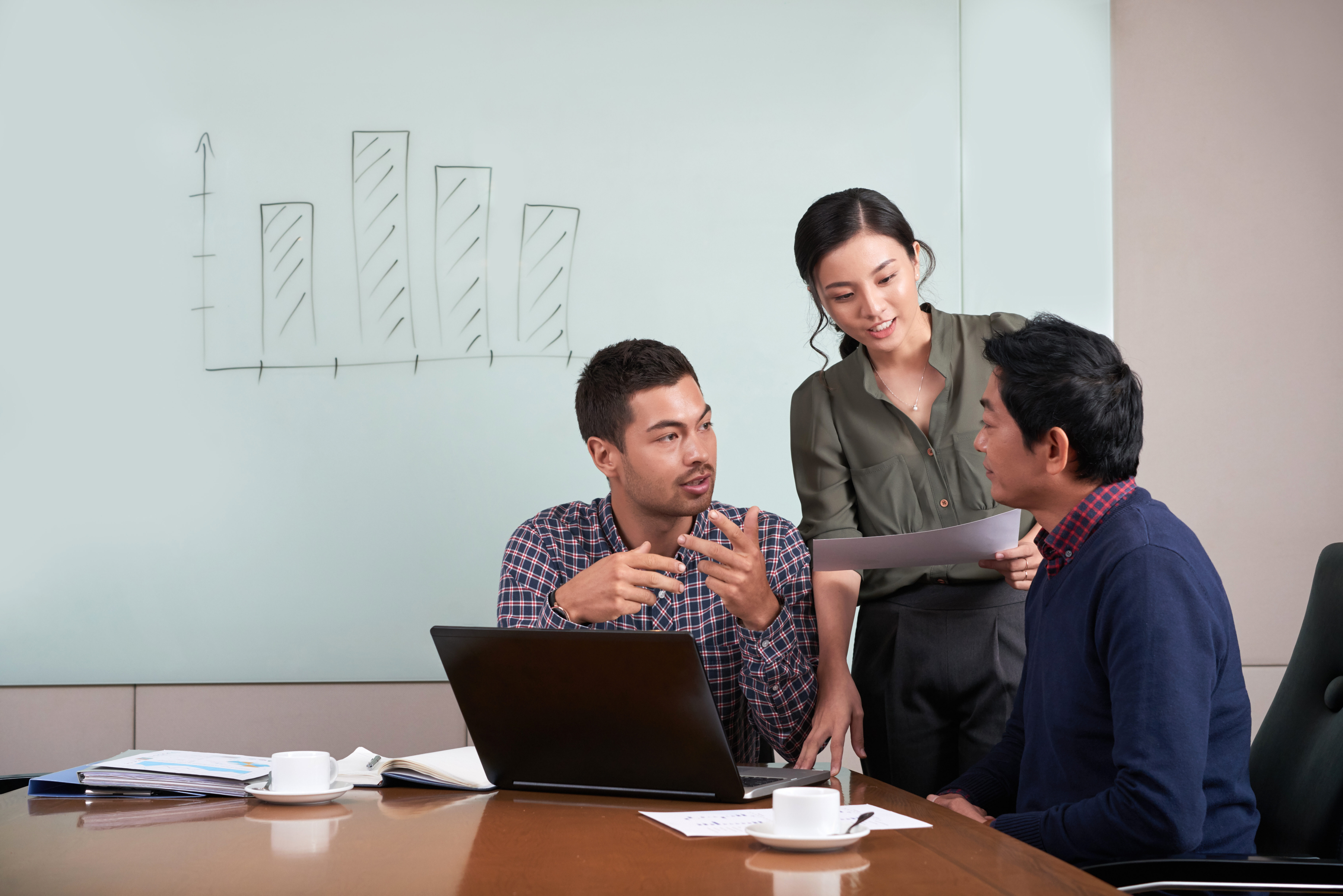 Dari Bayang-Bayang ke Sorotan: Bagaimana Membangun Personal Branding yang Menarik