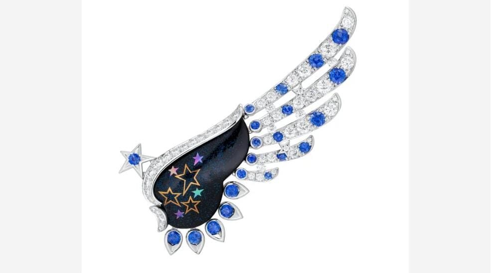 "Reach for the Stars: Kemegahan Langit Senja dalam Perhiasan Mewah Karya CHANEL"