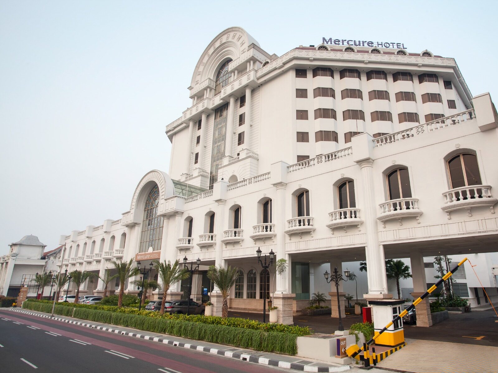 Menikmati Kegembiraan Jakarta E-Prix 2025 dari Mercure Jakarta Batavia: Perpaduan Dinamika Balap dan Romantisme Kota Tua