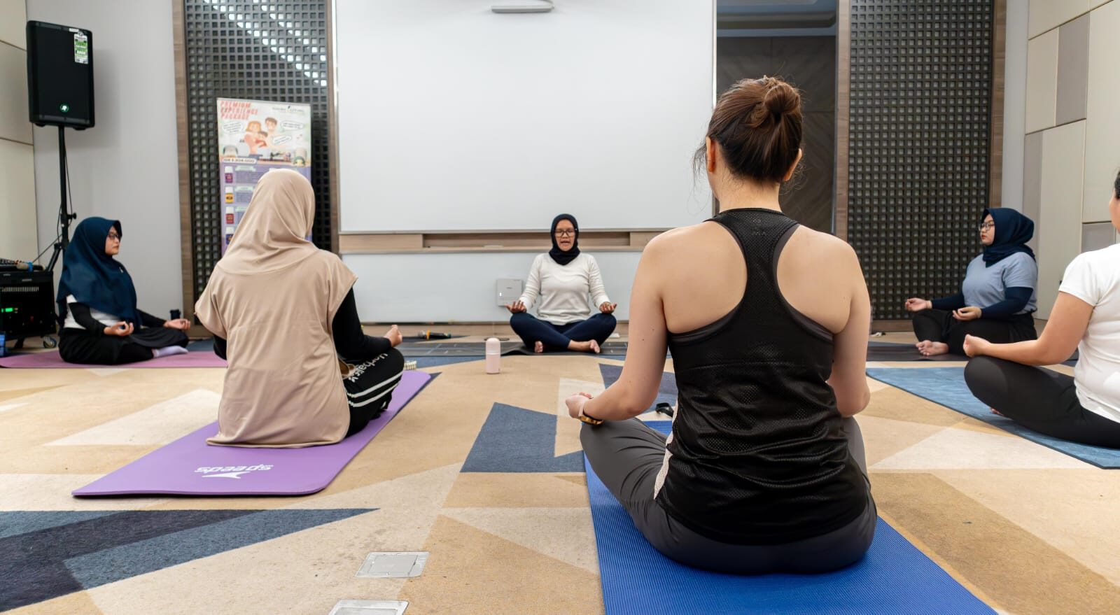 Rayakan Hari Yoga Sedunia 2025, HARRIS Puri Mansion Gelar Relaxing Yoga untuk Hidup Seimbang
