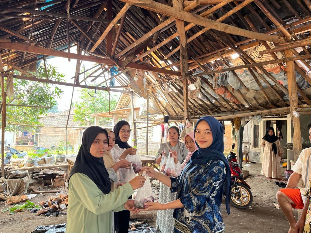 Peduli Sesama: ASTON Anyer, Cilegon, dan Serang Rayakan Idul Adha dengan Berbagi