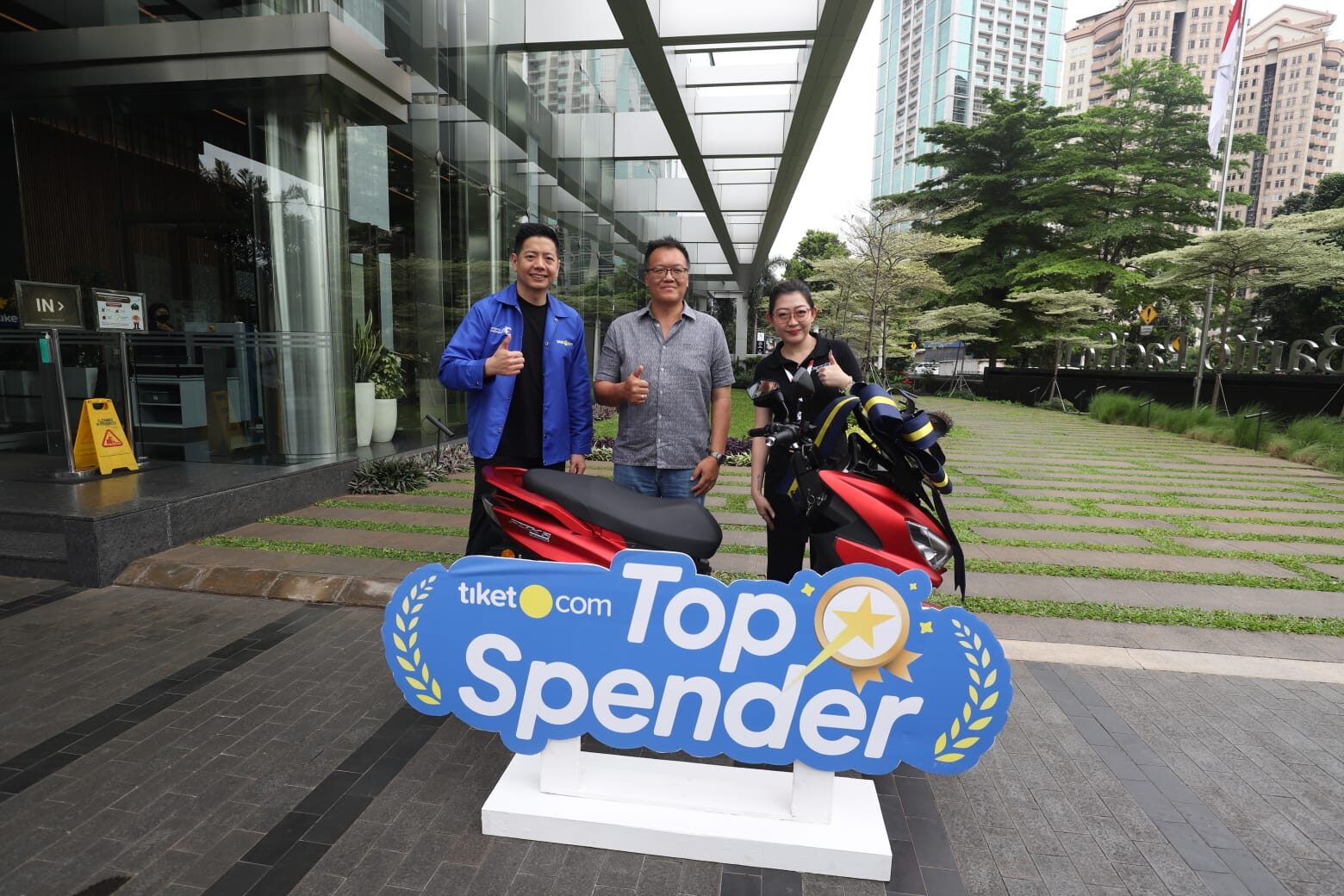 tiket.com Top Spender Hadir Lagi, Waktunya Menangkan Mobil dan Motor Listrik!