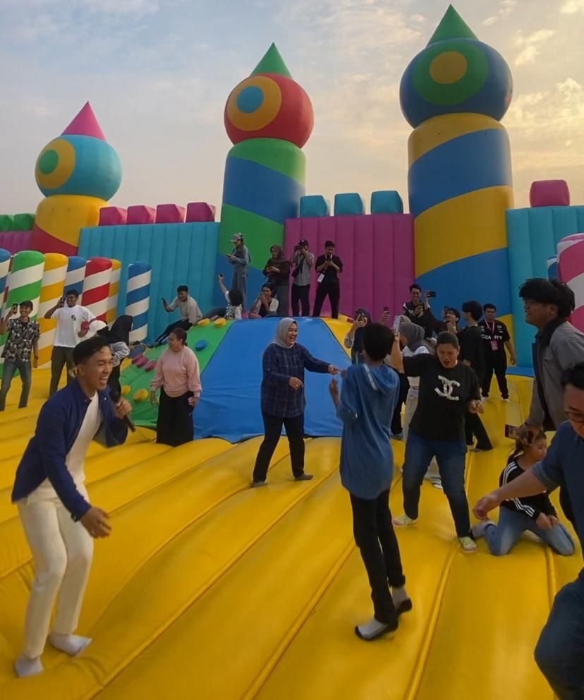 Wahana Inflatable Terbesar, The Big Bounce Hadir di Indonesia!