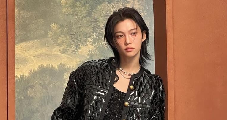 Felix Stray Kids Rancang Perhiasan Amal Bareng Louis Vuitton Bertajuk Silver Lockit 2025